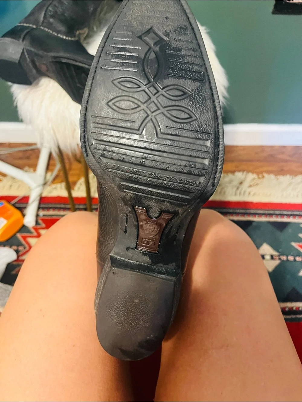ARIATS !!! Black Leather Cowboy Boots with Decorative Stitching